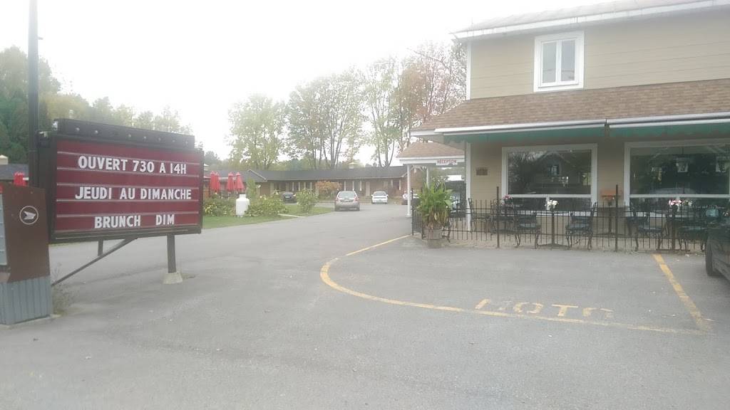 Restaurant Villa DAutray | restaurant | 671 Grande Côte E, Lanoraie, QC J0K 1E0, Canada | 4508363578 OR +1 450-836-3578