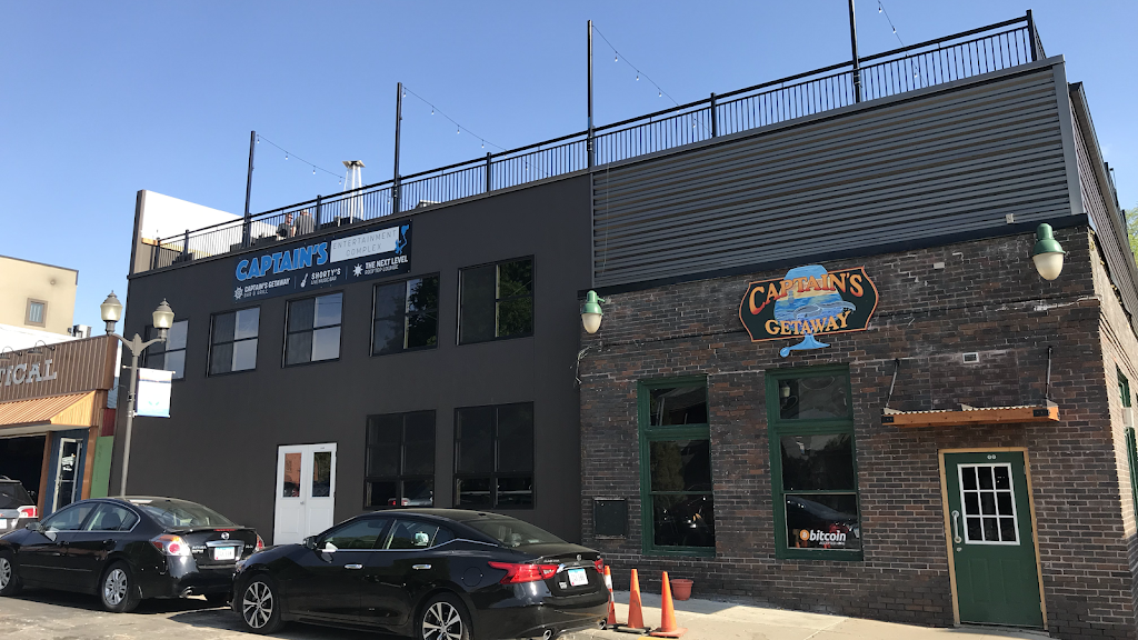 Captains Getaway | restaurant | 107 W Broadway St, Arnolds Park, IA 51331, USA | 7123327045 OR +1 712-332-7045
