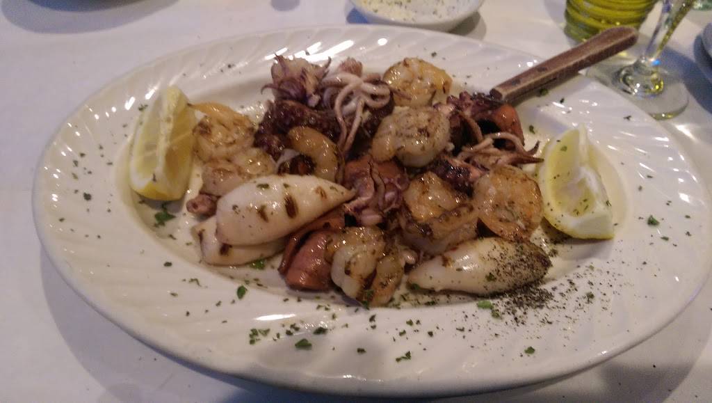 Giacomos Ristorante Italiano | restaurant | 740 N Wolf Rd, Des Plaines, IL 60016, USA | 8473907330 OR +1 847-390-7330