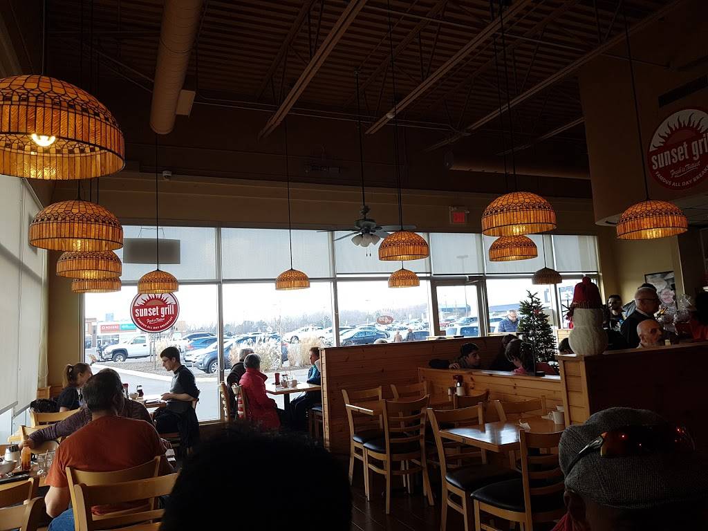 Sunset Grill | restaurant | 7905 McLeod Rd, Niagara Falls, ON L2H 0G5, Canada | 9053712112 OR +1 905-371-2112