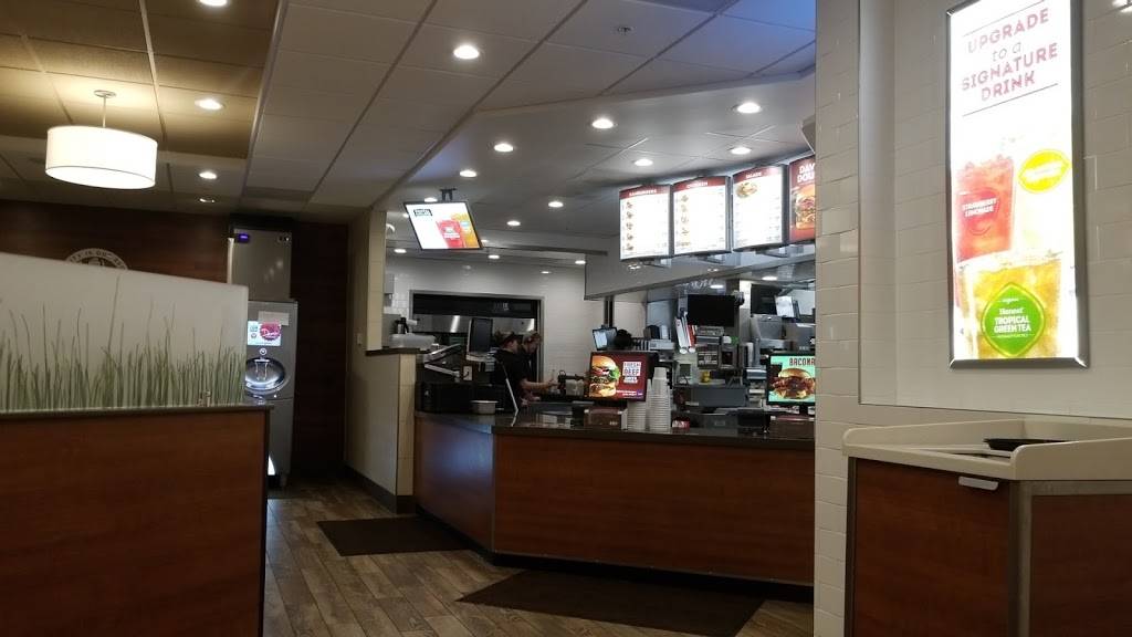Wendys | restaurant | 1801 Lincoln Way E, Massillon, OH 44646, USA | 3308332645 OR +1 330-833-2645