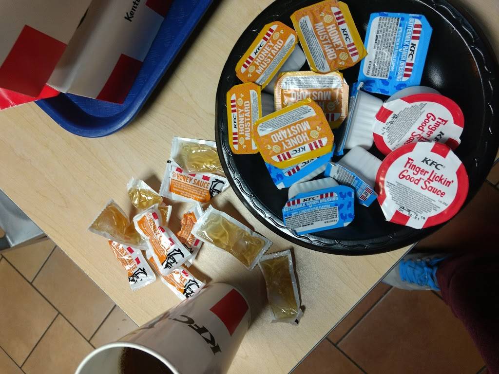 KFC | restaurant | 150 W Orangethorpe Ave, Fullerton, CA 92832, USA | 7145266691 OR +1 714-526-6691