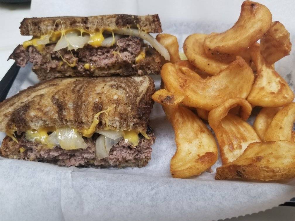 The Station Pub & Grill | restaurant | W226N3013 Duplainville Rd, Pewaukee, WI 53072, USA | 2626955300 OR +1 262-695-5300