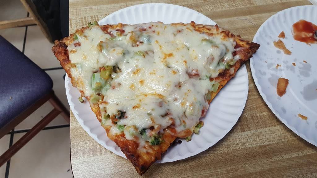 Caramels Ice Cream & Pizza | restaurant | 700 Reisterstown Rd, Pikesville, MD 21208, USA | 4104862365 OR +1 410-486-2365