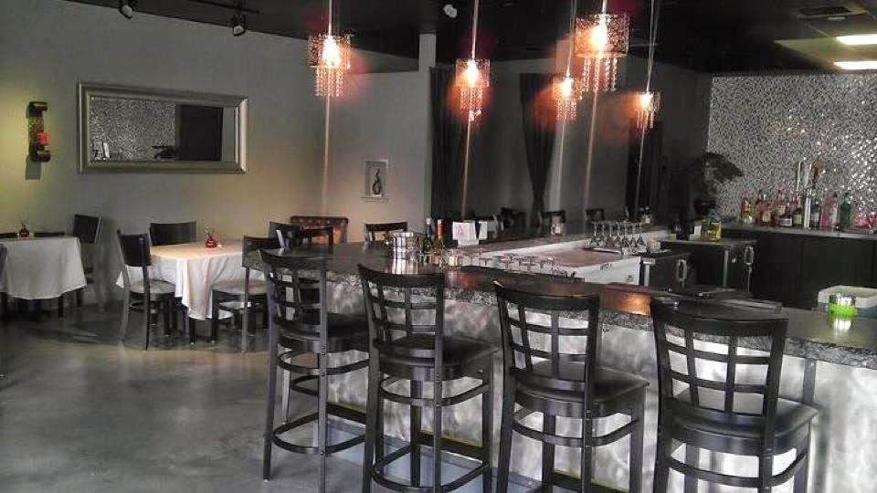 Liaison Lounge | restaurant | 2667 Alta Arden Expy, Sacramento, CA 95825, USA | 9164871040 OR +1 916-487-1040