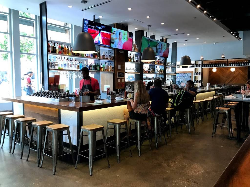 The Walrus Oyster & Ale House | restaurant | 152 Waterfront St, Oxon Hill, MD 20745, USA | 3015676100 OR +1 301-567-6100