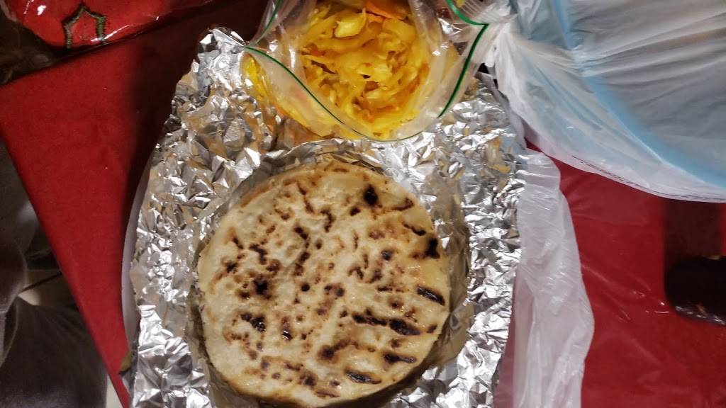 Delmitas Pollos Y Pupusas | restaurant | 9567 Airline Dr, Houston, TX 77037, USA | 2812172844 OR +1 281-217-2844