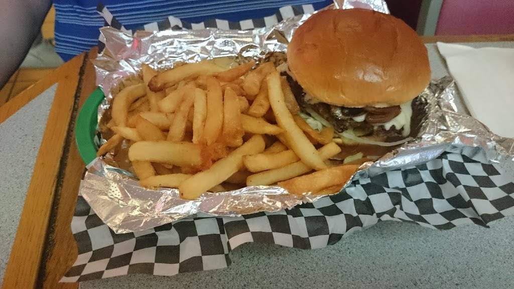 Heffys Hot Dogs | restaurant | 1520 N Elmhurst Rd, Mt Prospect, IL 60056, USA | 8473943339 OR +1 847-394-3339