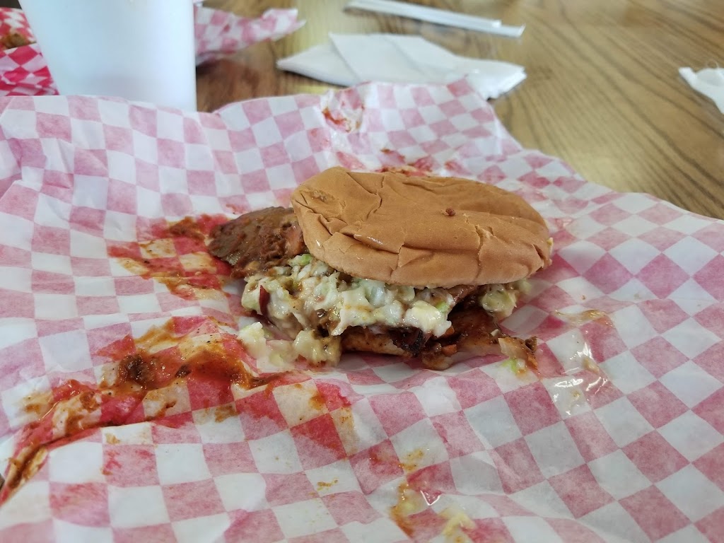 Craig Bros Cafe | restaurant | 15 W Walnut St, De Valls Bluff, AR 72041, USA | 8709982616 OR +1 870-998-2616