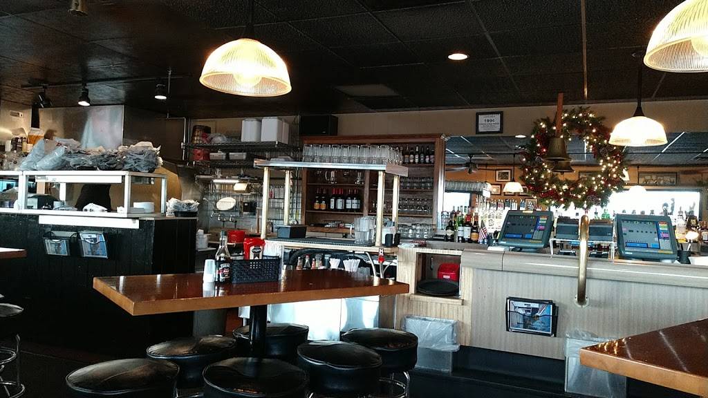 Bar Harbor | restaurant | 100 State St, Harbor Springs, MI 49740, USA | 2315262671 OR +1 231-526-2671