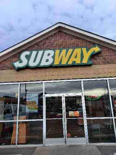 Subway | restaurant | 1010 N Cumberland St, Lebanon, TN 37087, USA | 6154533823 OR +1 615-453-3823