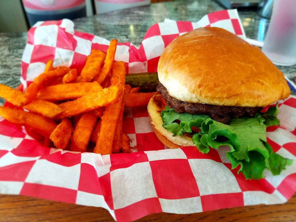 Ferchs Malt Shoppe & Grille | restaurant | 5636 Broad St, Greendale, WI 53129, USA | 4144231414 OR +1 414-423-1414