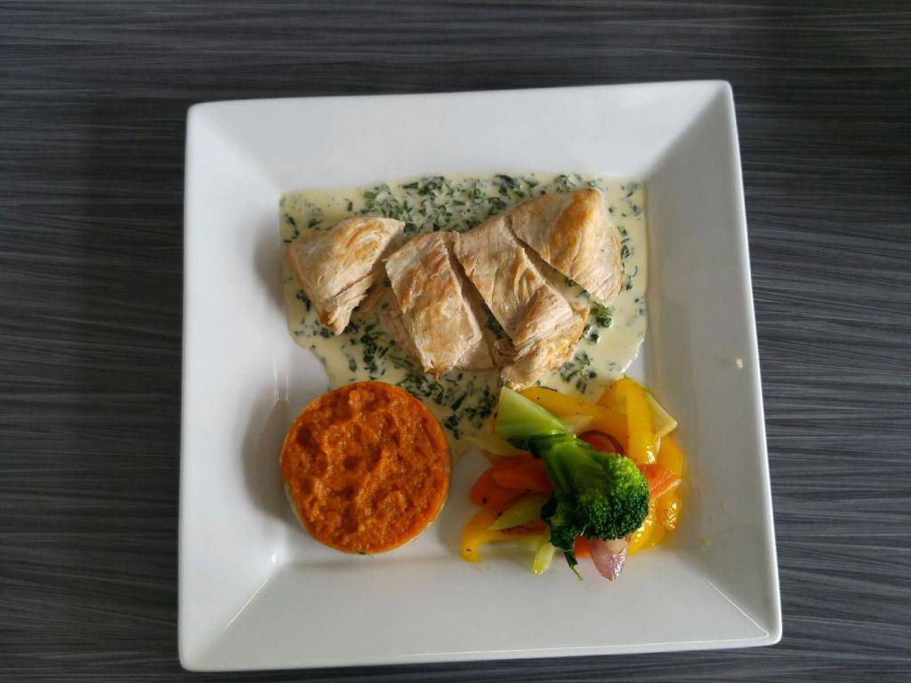 Le Salvatore | restaurant | 1376 Avenue Bourgogne, Chambly, QC J3L 1L3, Canada | 4504034473 OR +1 450-403-4473