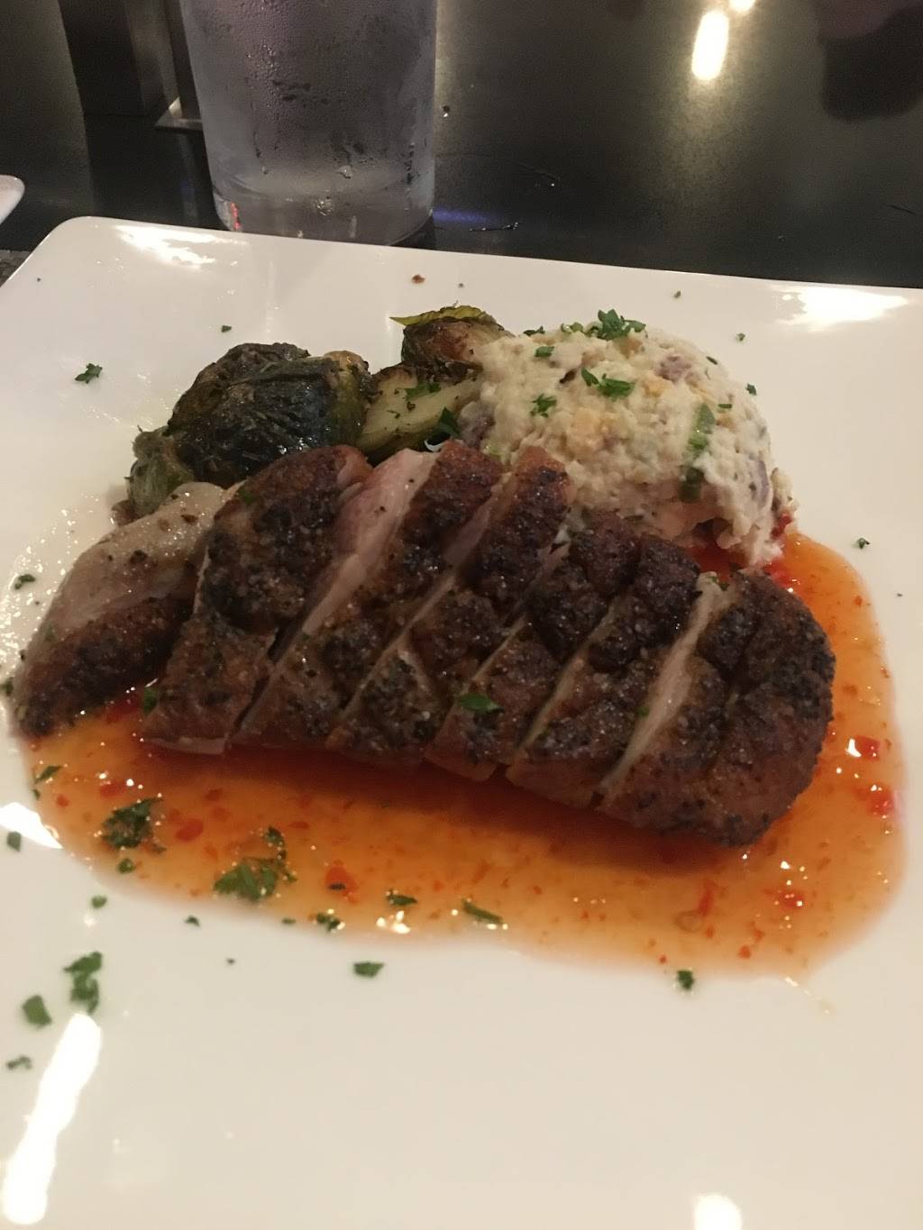 R Bar & Grille | restaurant | 157 W Main St, Decatur, IL 62523, USA | 2173306825 OR +1 217-330-6825