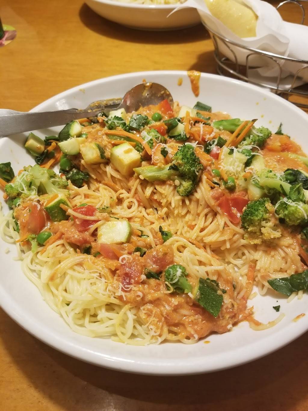 Olive Garden Italian Restaurant | meal takeaway | 700 Brown Rd, Auburn Hills, MI 48326, USA | 2483931812 OR +1 248-393-1812