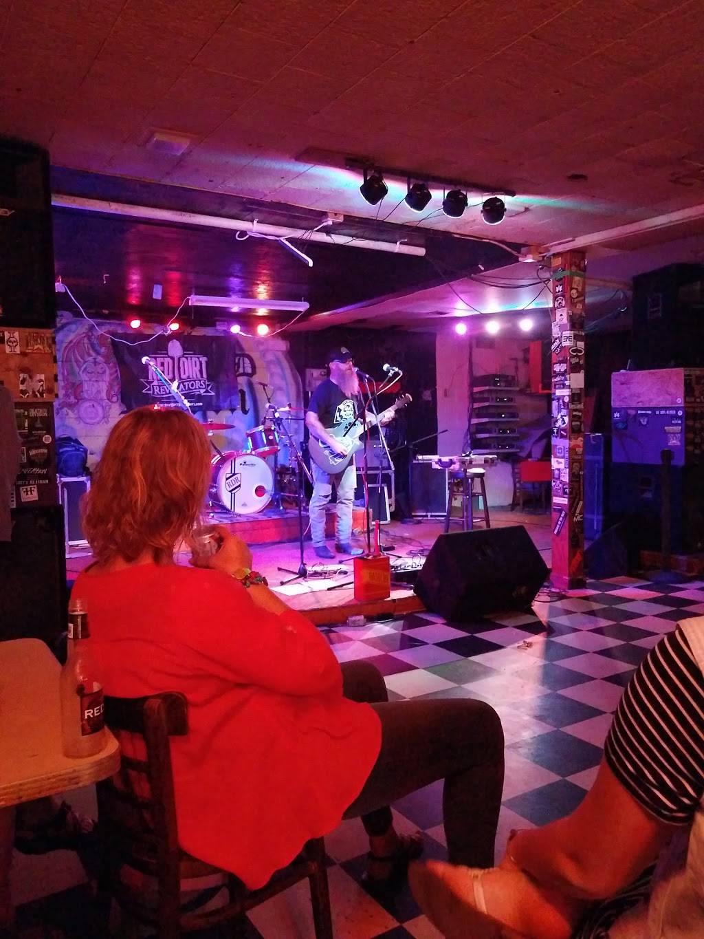 Wizards Restaurant & Saloon | restaurant | 651 21st St NE, Hickory, NC 28601, USA | 8283278555 OR +1 828-327-8555