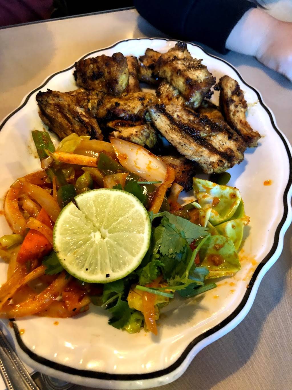 Royal Thai Café | restaurant | 40766 Village Dr, Big Bear Lake, CA 92315, USA | 9098662808 OR +1 909-866-2808