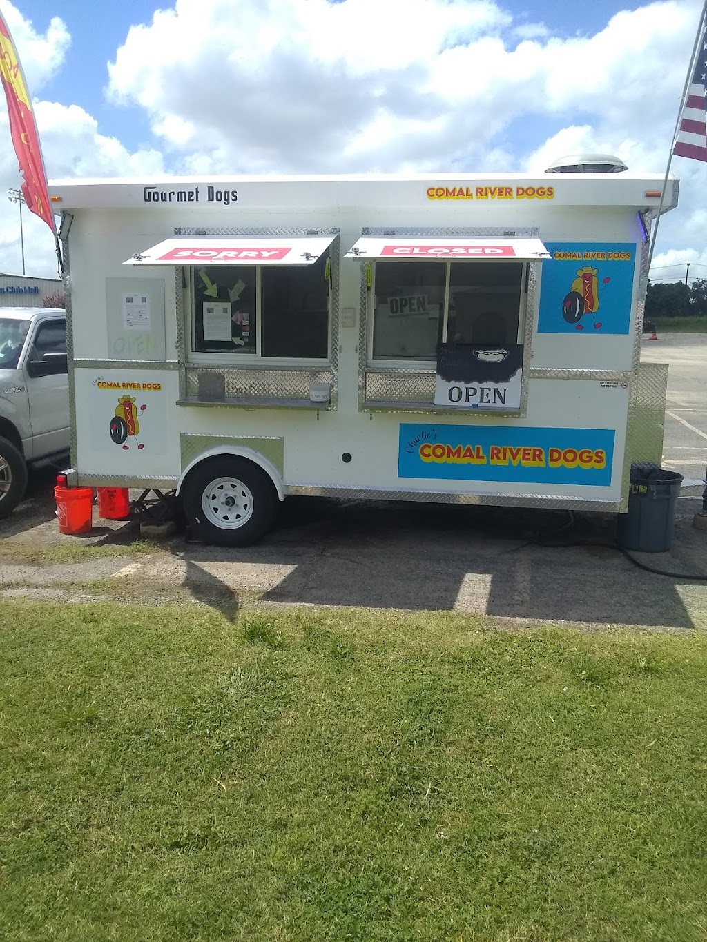 Charlies Comal River Dogs | meal takeaway | 111 Landa St, New Braunfels, TX 78130, USA | 8306434826 OR +1 830-643-4826