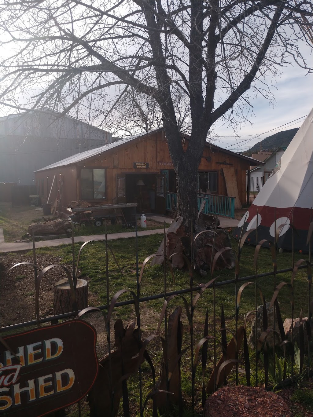 Hot Stuff Pizza | restaurant | 4102 AZ-87, Pine, AZ 85544, USA | 9284763535 OR +1 928-476-3535