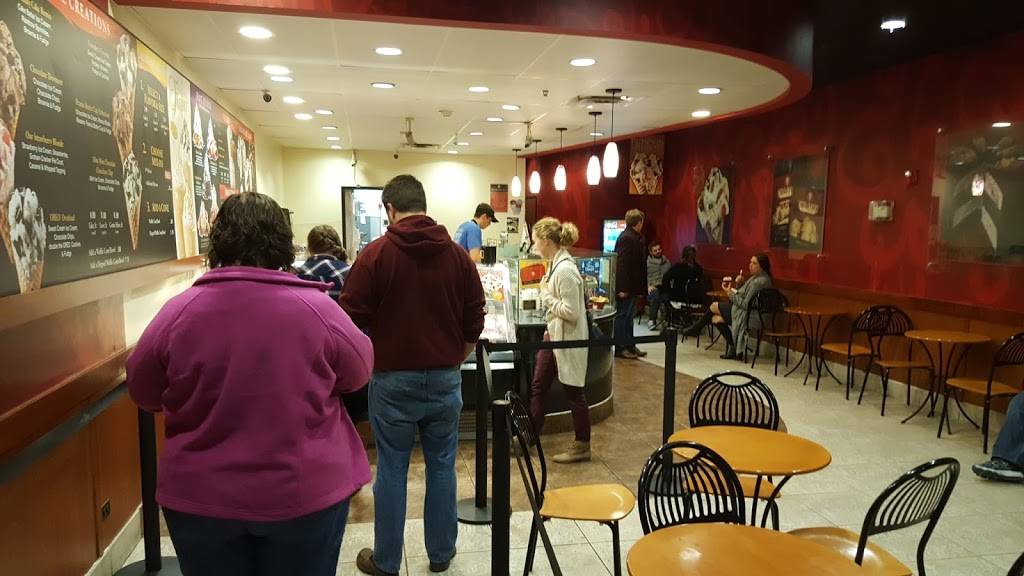 Cold Stone Creamery | bakery | 339 Randall Rd, Lake in the Hills, IL 60156, USA | 8478547525 OR +1 847-854-7525