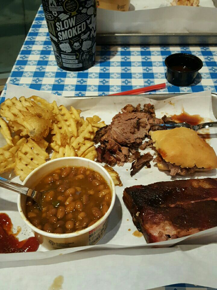 Dickeys Barbecue Pit | restaurant | 3540 Riverside Plaza Dr, Riverside, CA 92506, USA | 9516839700 OR +1 951-683-9700