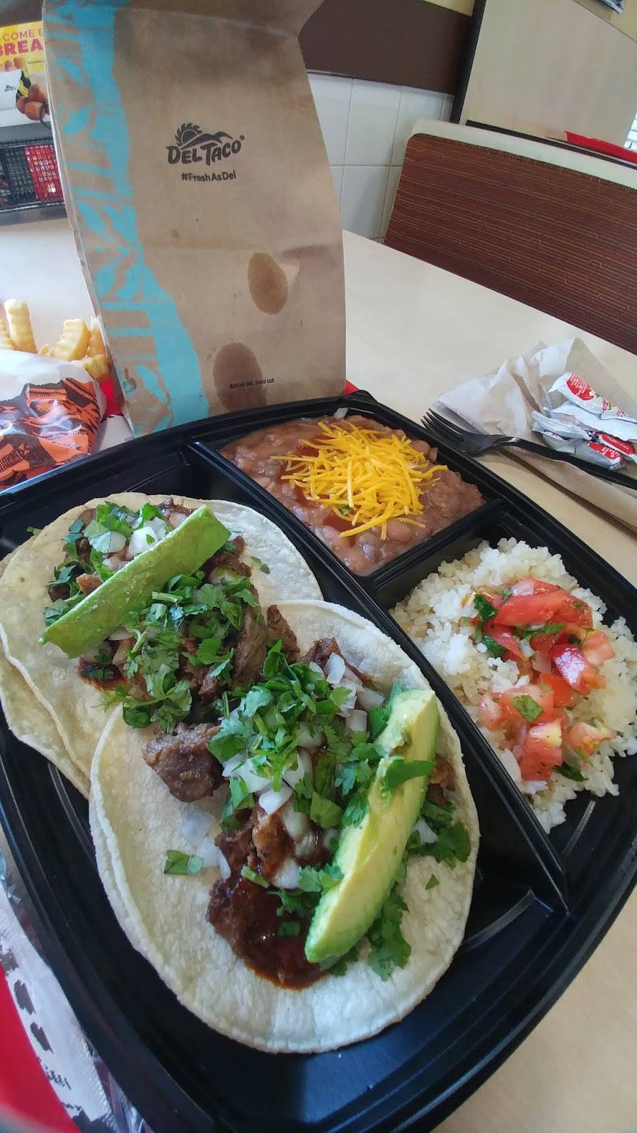 Del Taco | meal takeaway | 36164 Hidden Springs Rd, Wildomar, CA 92595, USA | 9516093581 OR +1 951-609-3581