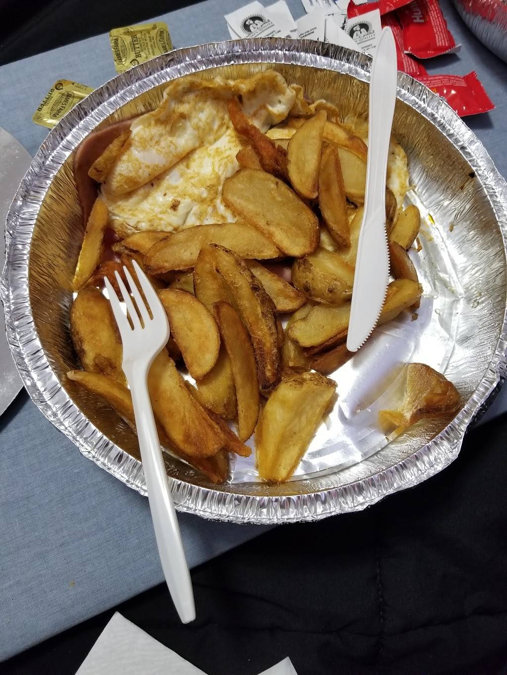 Columbus Deli | restaurant | 6610 18th Ave, Brooklyn, NY 11204, USA | 7182368623 OR +1 718-236-8623