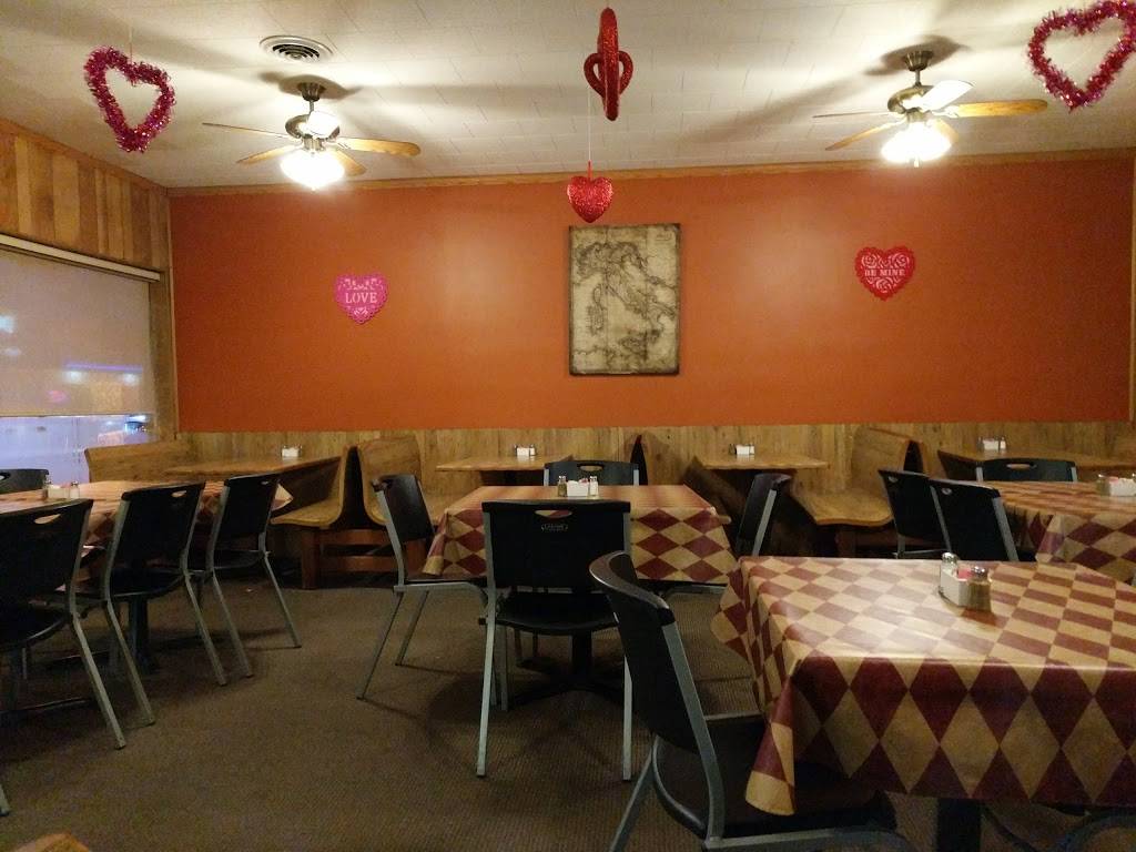 Dimaggio Pizza | restaurant | 108 E Market St, Christopher, IL 62822, USA | 6187247877 OR +1 618-724-7877