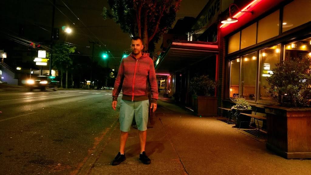 Pazzos on Eastlake Restaurant and Bar | restaurant | 2307 Eastlake Ave E, Seattle, WA 98102, USA | 2063296558 OR +1 206-329-6558