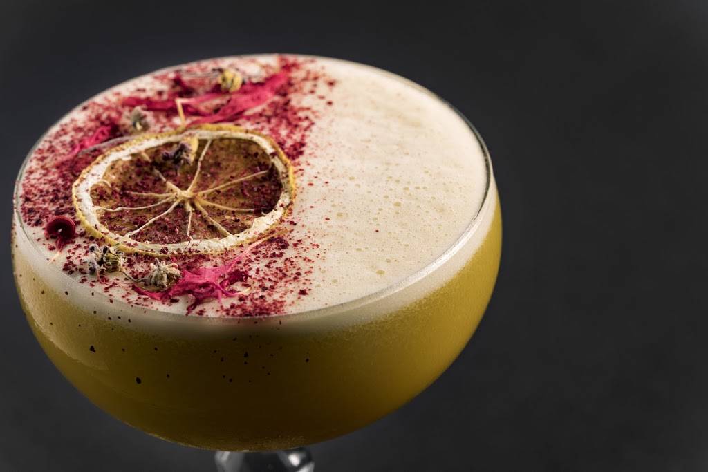 Perles et Paddock | restaurant | 403 Rue des Seigneurs, Montréal, QC H3J 1X7, Canada | 5149310004 OR +1 514-931-0004