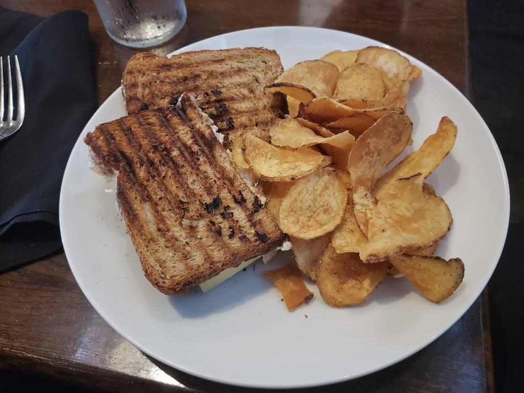 Friends Grille and Bar | restaurant | 3338-B Country Club Road, Valdosta, GA 31605, USA | 2292423282 OR +1 229-242-3282