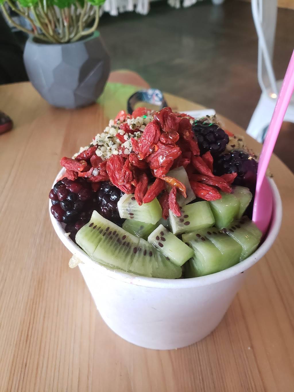 Juice Joint | restaurant | 18866 Stone Oak Pkwy, San Antonio, TX 78258, USA | 2104740322 OR +1 210-474-0322