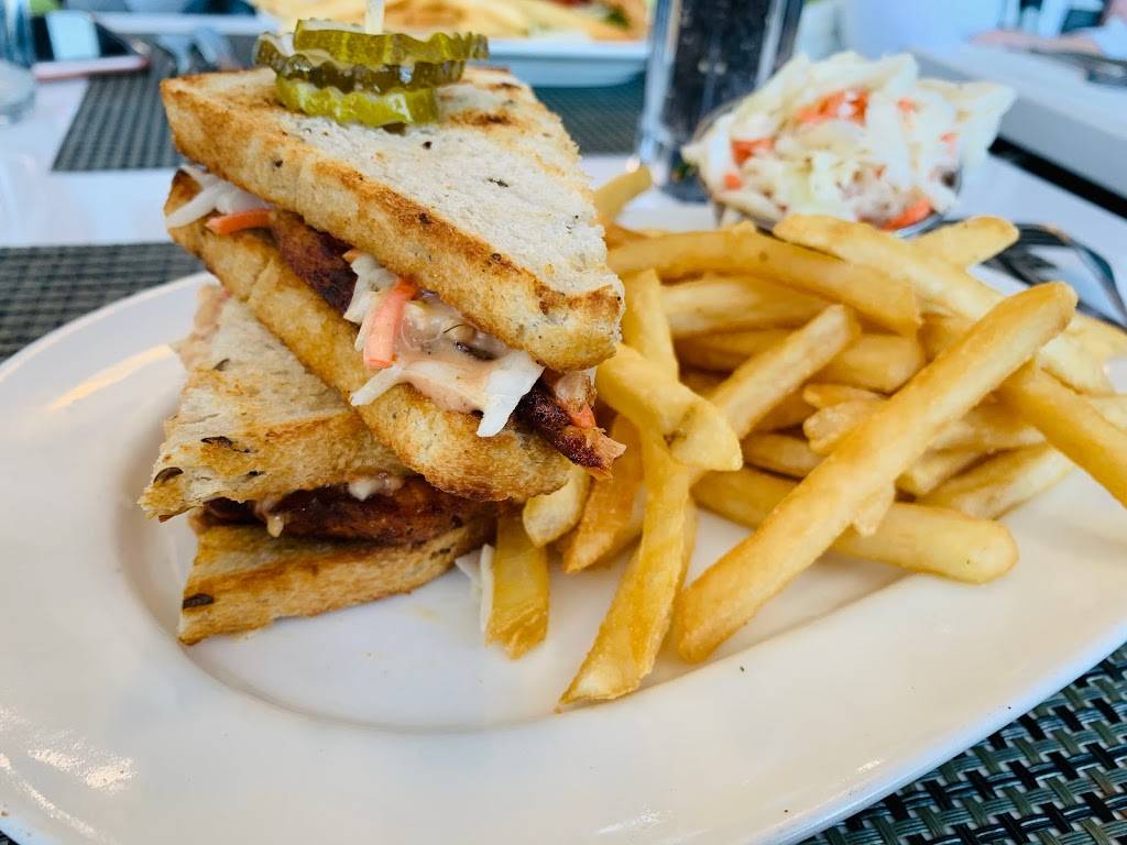 Legal Sea Foods | restaurant | Boston Logan International Airport (BOS), Terminal E, 1 Harborside Dr, Boston, MA 02128, USA | 6174758785 OR +1 617-475-8785