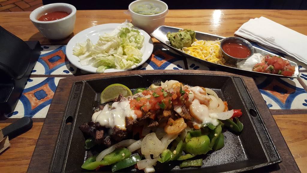 Chilis Grill & Bar | restaurant | 2651 2nd St, Coralville, IA 52241, USA | 3193511488 OR +1 319-351-1488