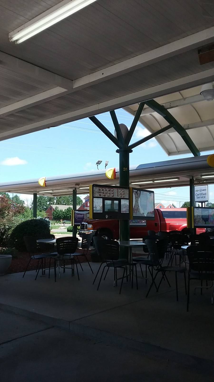 Sonic Drive-In | restaurant | 2116 N Locust Ave, Lawrenceburg, TN 38464, USA | 9317669222 OR +1 931-766-9222