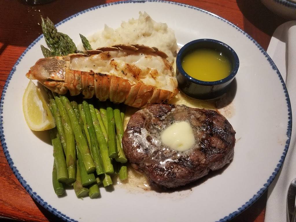 Red Lobster | restaurant | 2323 Hwy 6, Sugar Land, TX 77478, USA | 2813132525 OR +1 281-313-2525