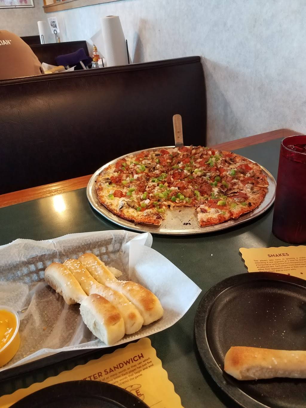 Monicals Pizza | restaurant | 528 E Springfield Rd, Arcola, IL 61910, USA | 2172684141 OR +1 217-268-4141