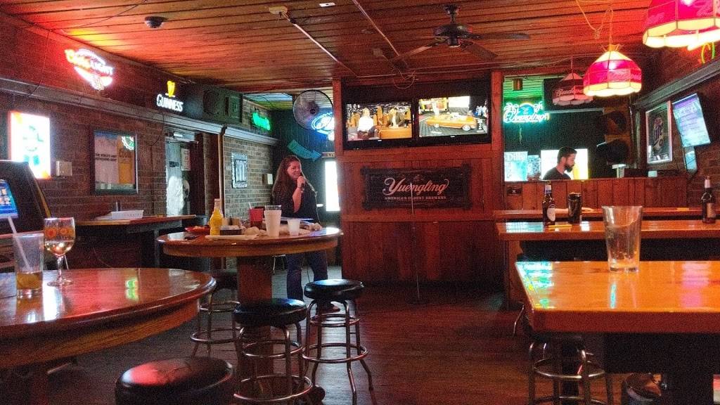 Charlie Horse Restaurant & Lounge | restaurant | 2426 E Silver Springs Blvd, Ocala, FL 34470, USA | 3526224050 OR +1 352-622-4050