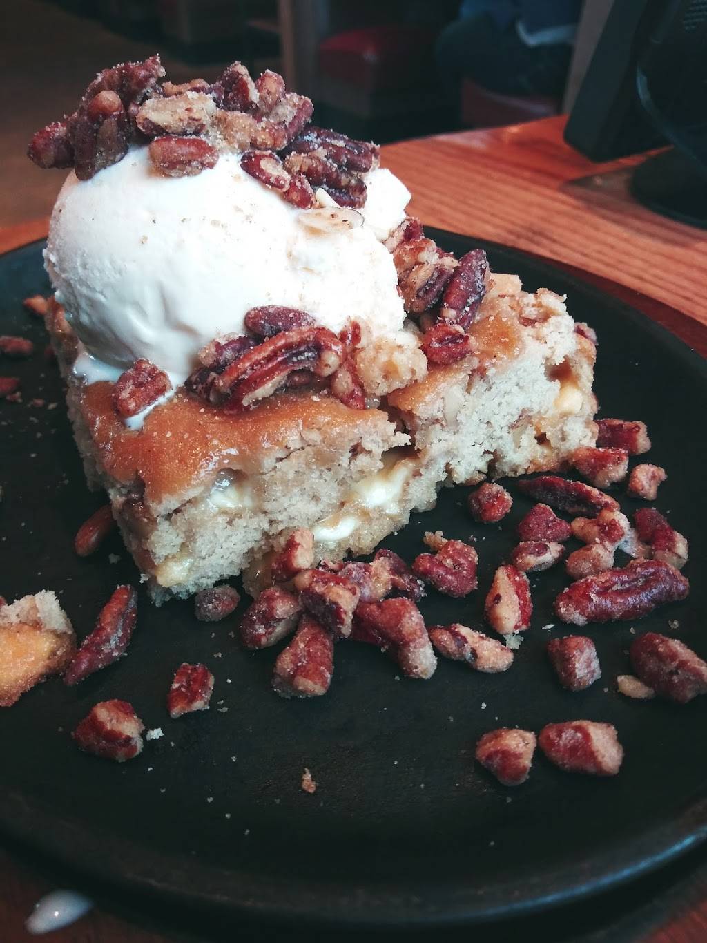 Applebees Grill + Bar | restaurant | 1834 Miller Park Way, Milwaukee, WI 53219, USA | 4146450946 OR +1 414-645-0946