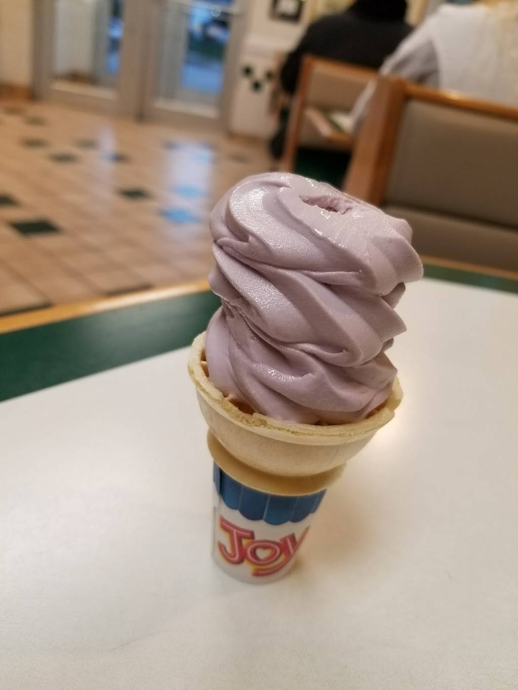 Christy Creme | restaurant | 2853 N Broadway, Council Bluffs, IA 51503, USA | 7123222778 OR +1 712-322-2778