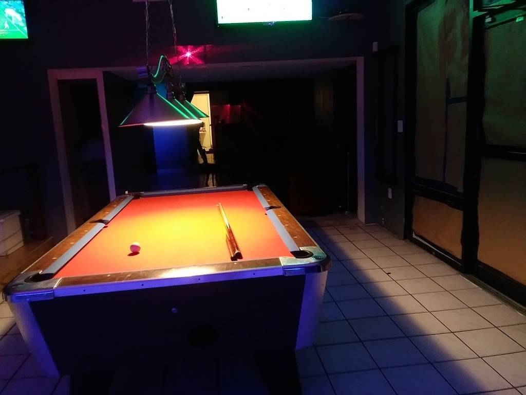 JRs Social Club | restaurant | 608 E Vine St, Kissimmee, FL 34744, USA | 4074860011 OR +1 407-486-0011