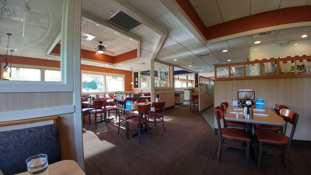 IHOP | bakery | 1785 John F Kennedy Rd, Dubuque, IA 52002, USA | 5635830888 OR +1 563-583-0888