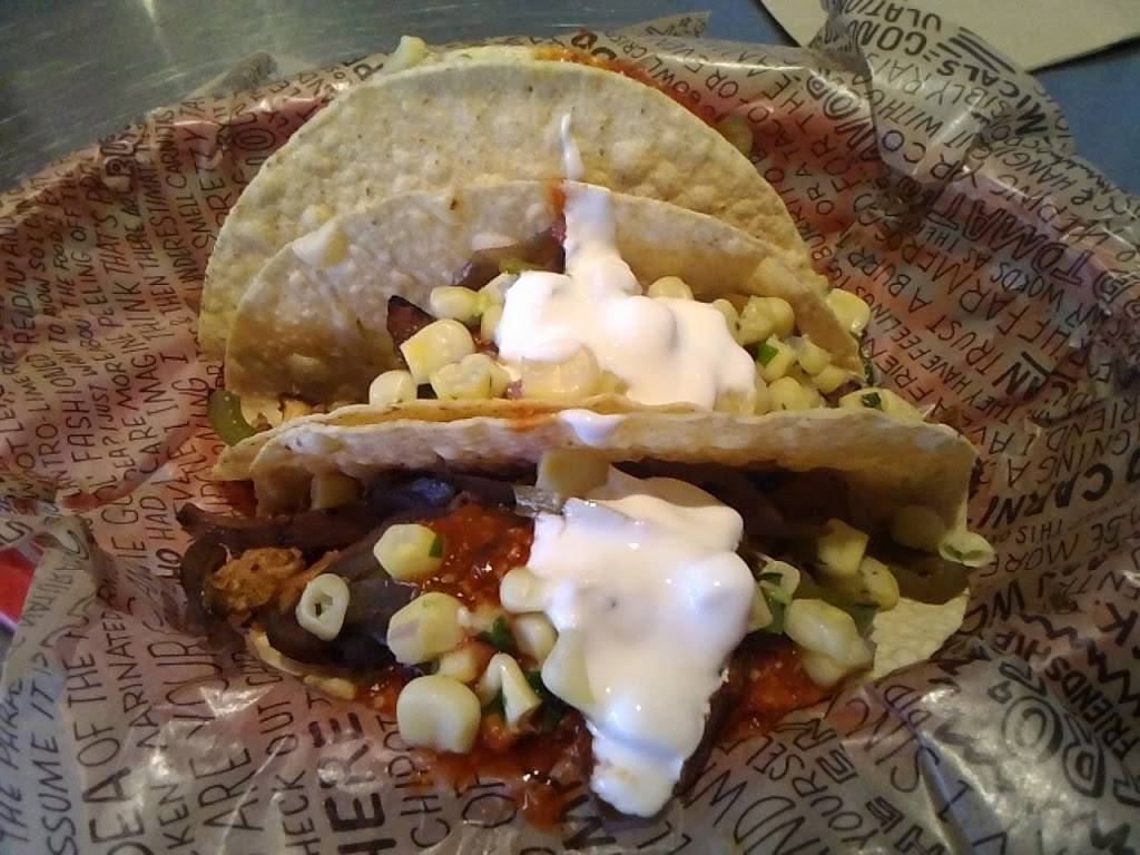 Chipotle Mexican Grill | restaurant | 2000 N Clybourn Ave Ste H, Chicago, IL 60614, USA | 7739355710 OR +1 773-935-5710