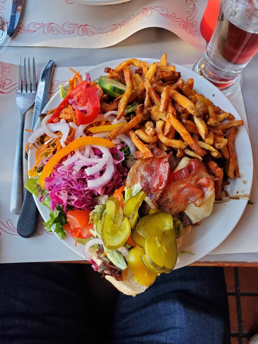 Patati Patata Friterie de Luxe | restaurant | 4177 Boul St-Laurent, Montréal, QC H2W 1Y7, Canada | 5148440216 OR +1 514-844-0216