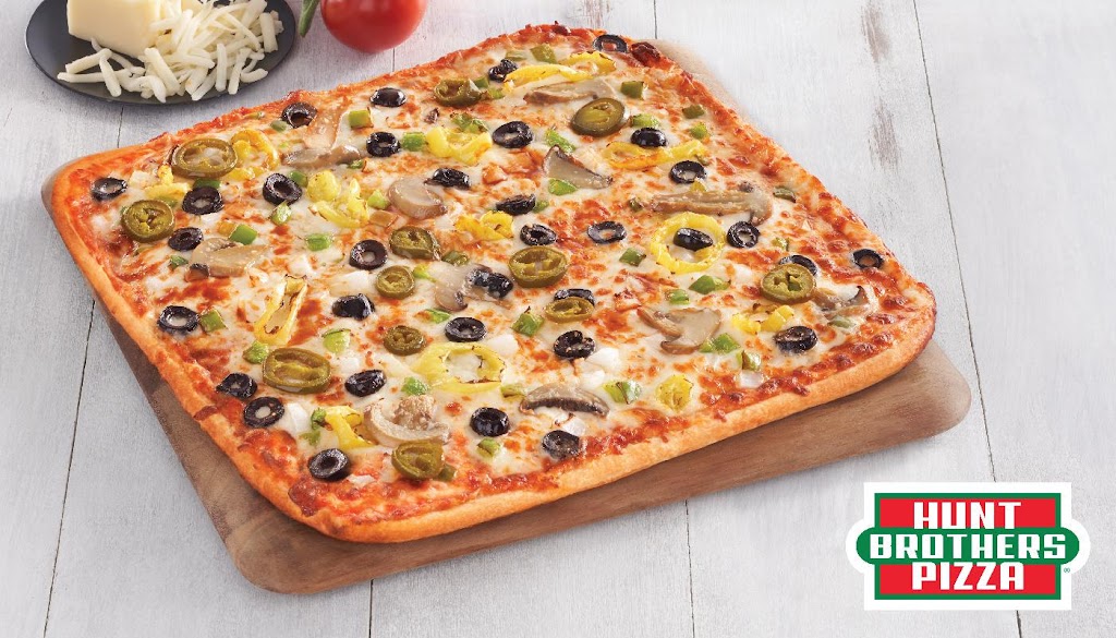 Hunt Brothers Pizza | restaurant | 11401 KY-7, Cornettsville, KY 41731, USA | 6064762438 OR +1 606-476-2438