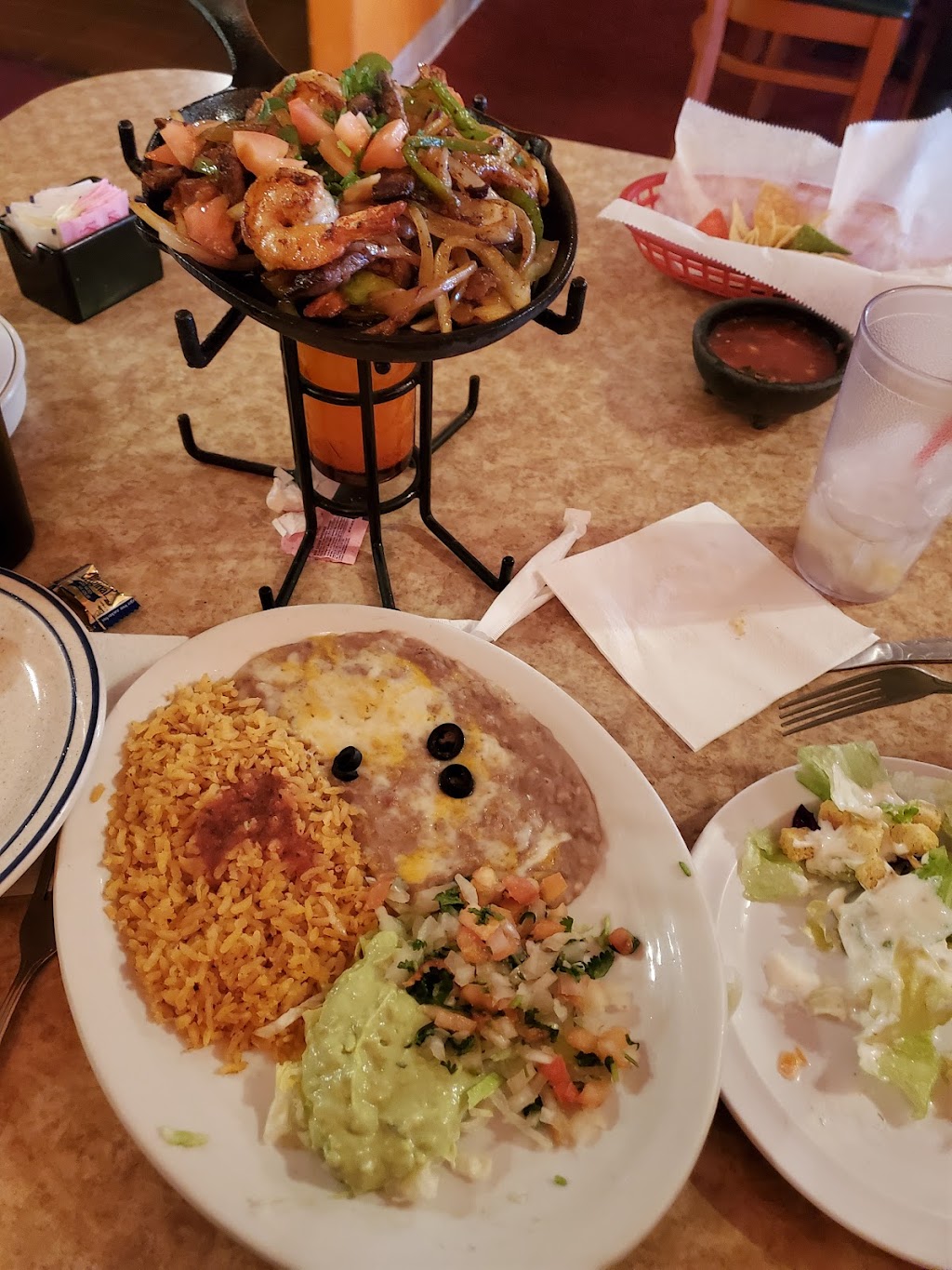 La Conquista | restaurant | 8600 N Loop Blvd Suite A, California City, CA 93505, USA | 7603732183 OR +1 760-373-2183