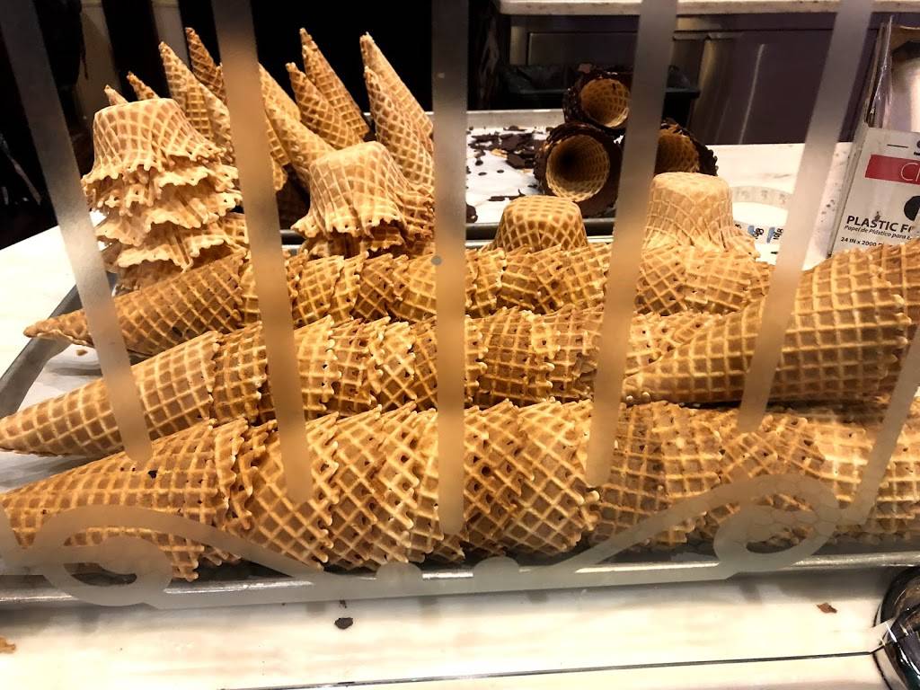 Ghirardelli Soda Fountain & Chocolate Shop (Disneyland) | restaurant | 1313 Disneyland Dr, Anaheim, CA 92802, USA | 7145330052 OR +1 714-533-0052