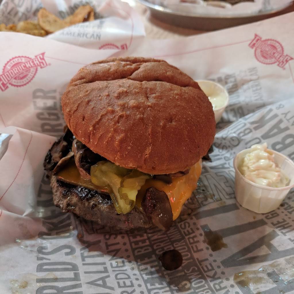 Fuddruckers | restaurant | 221 N San Fernando Blvd, Burbank, CA 91502, USA | 8188484856 OR +1 818-848-4856