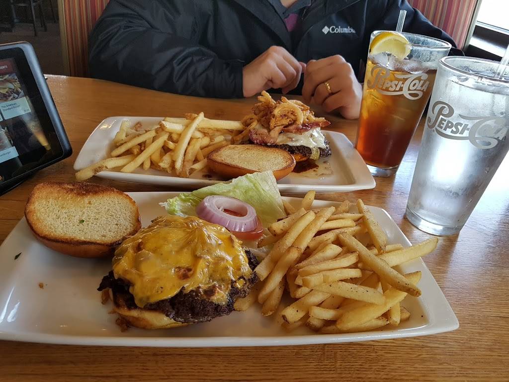 Applebees Grill + Bar | restaurant | 1105 S Green Valley Rd, Watsonville, CA 95076, USA | 8317287272 OR +1 831-728-7272