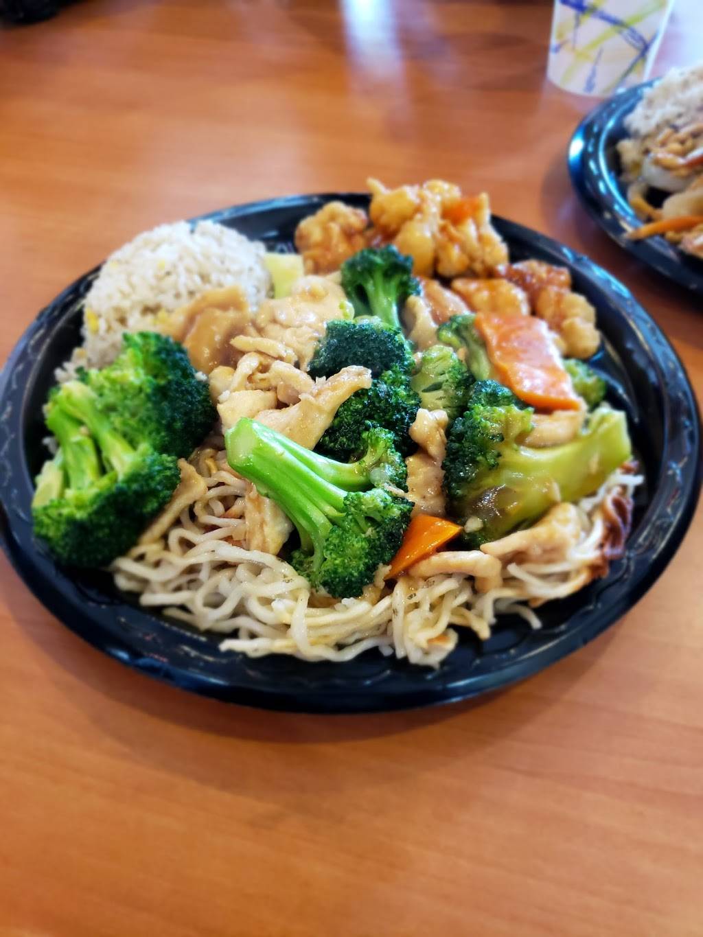 E.M.W. China Bistro Express | restaurant | 1093 E Champlain Dr, Fresno, CA 93720, USA | 5594348399 OR +1 559-434-8399